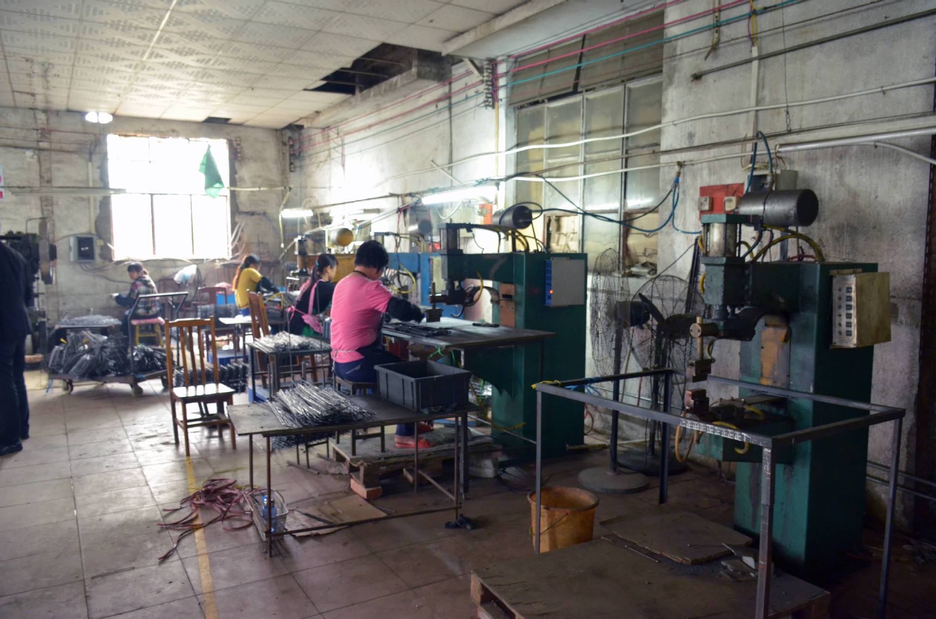   Heshan Gonghe Town Shenglilai Hardware Plastic Lighting Factory